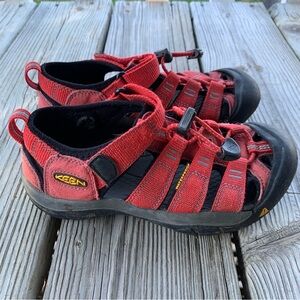 KEEN Newport H2 Big Kids’ Size 2‎ Red Waterproof Sandals Boys Girls Water Shoes